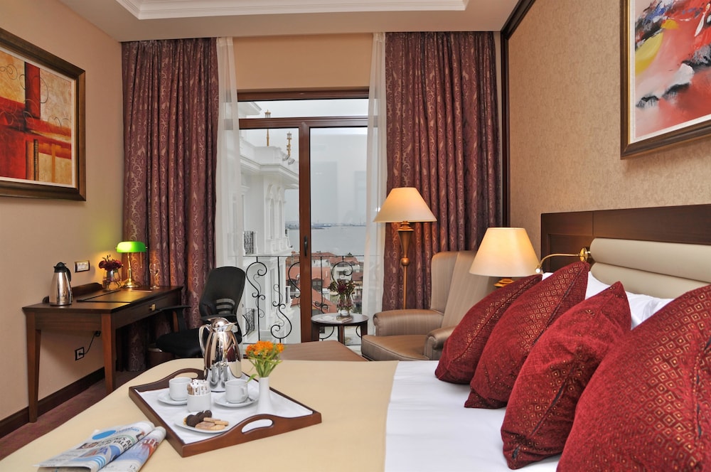 Wellborn Luxury Hotel