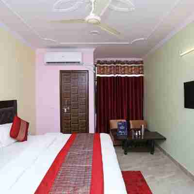 OYO 11504 N D Star Residency Rooms