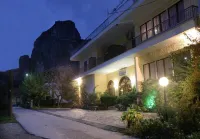 Spartacus House - parking