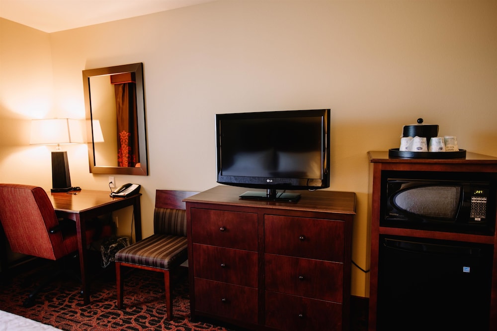 Hampton Inn & Suites Minot