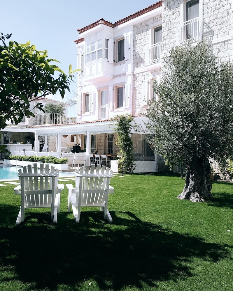 Peremere Alacati Otel