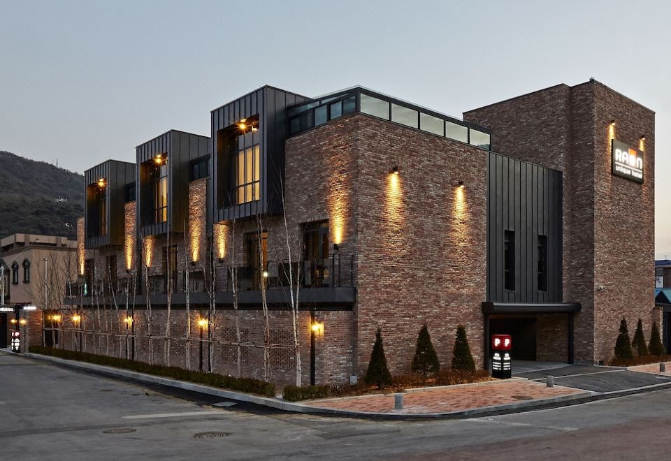 Raon Hotel - Housity