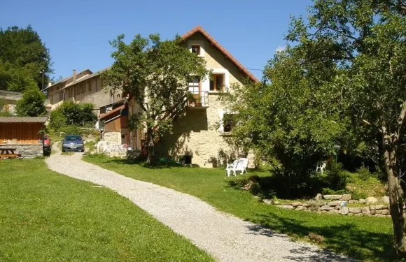 迎賓託拉切民宿