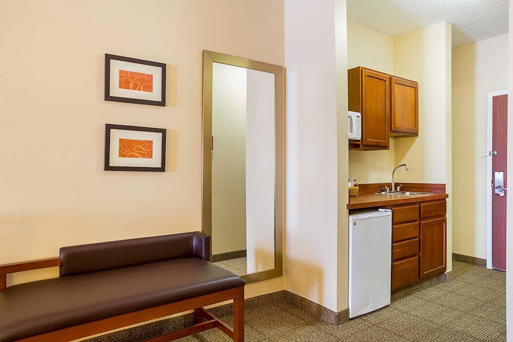 Comfort Suites Twinsburg