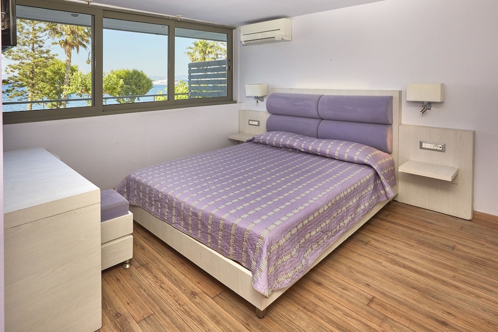 Triton Hotel