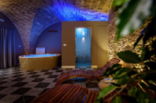 Marie Claire Apartments & Spa