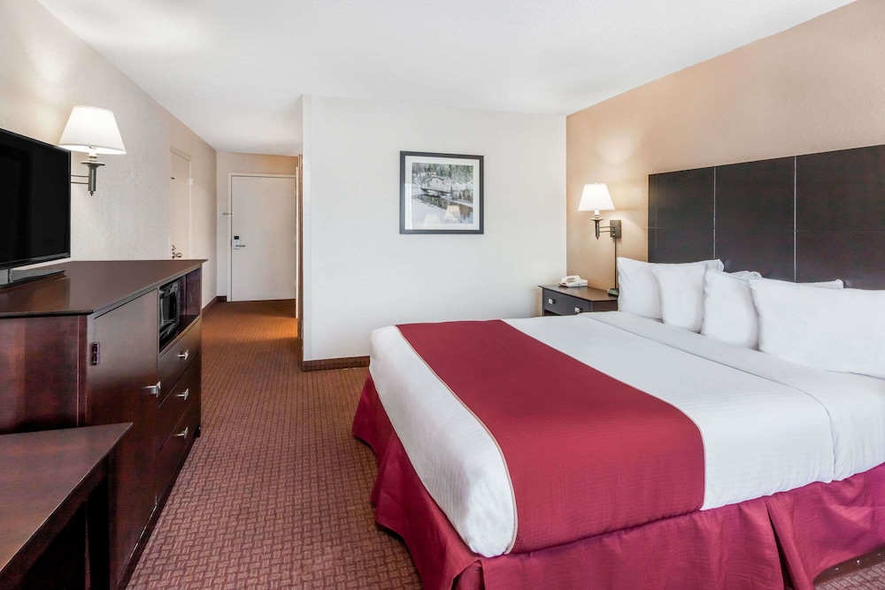 Ramada by Wyndham Grayling Hotel & Conference Center