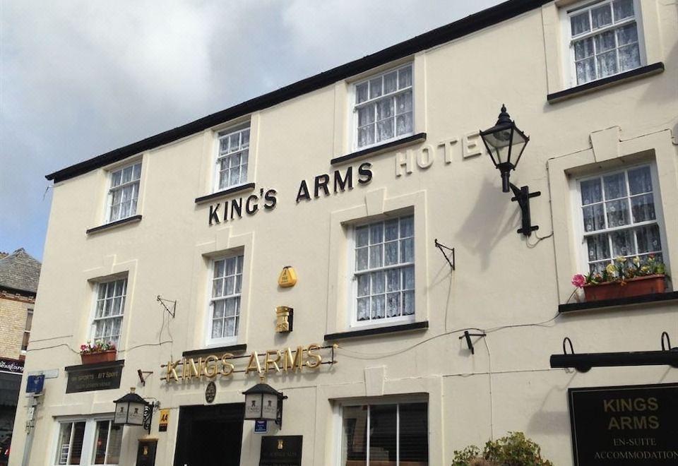 "a white building with the words "" king 's arms hotel "" prominently displayed on the side of the building" at King's Arms