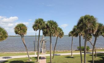 Indian River Lagoon Waterfront Cottages