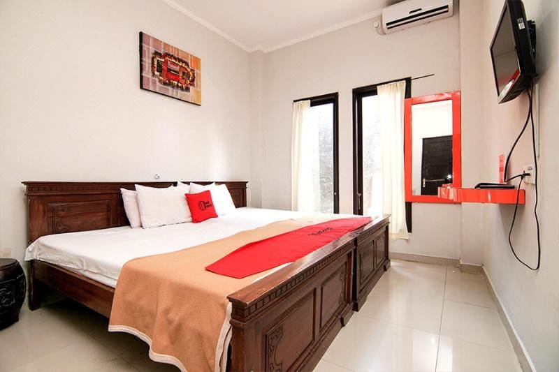 1. RedDoorz..