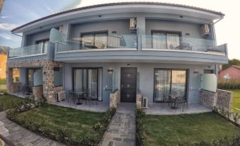 Theros Villas & Suites