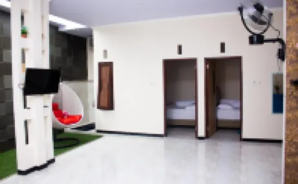 Homestay Villa Ijen - Four Bedroom