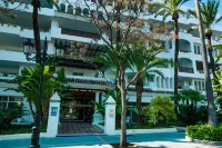 Aparthotel Monarque Sultán Hôtels à : Marbella