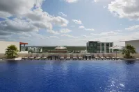 Four Points by Sheraton Cancun Centro - สระว่ายน้ำแบบอินฟินิตี้