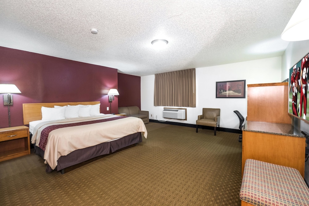 Bearcat Inn and Suites