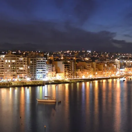 Stylish Seaview Apartment in a Prime Location