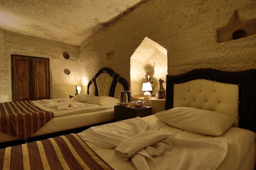 Kayatas Cave Suites