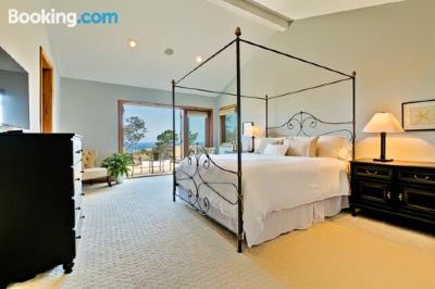 Five-Bedroom Holiday Home #8080 - SeaView Sanctuary Five-Bedroom Holiday Home Photo