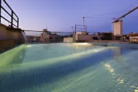 Petit Palace Hotel Tres