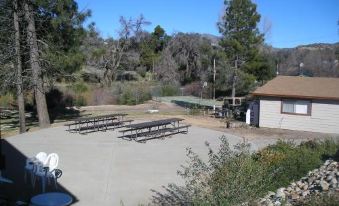 Oakzanita Springs Camping Resort Cottage 4
