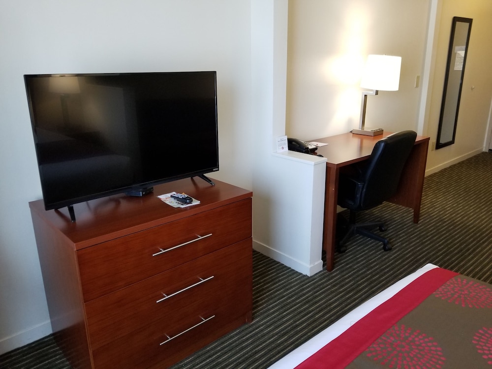 Ramada by Wyndham Bakersfield North