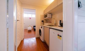 Takapuna Central Spacious & New Home