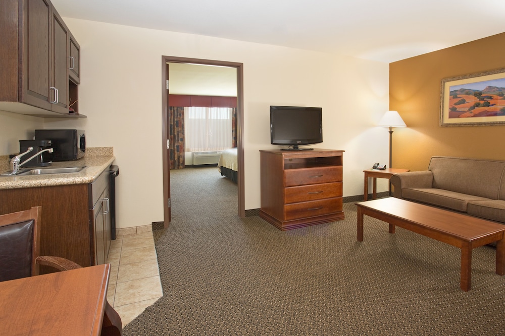 Holiday Inn Express & Suites Trinidad, an Ihg Hotel