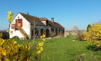 La Longère Aux Volets Rouges