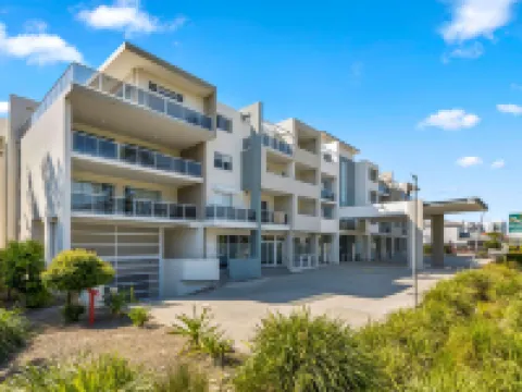 Quality Suites Pioneer Sands Hotels in Fairy Meadow