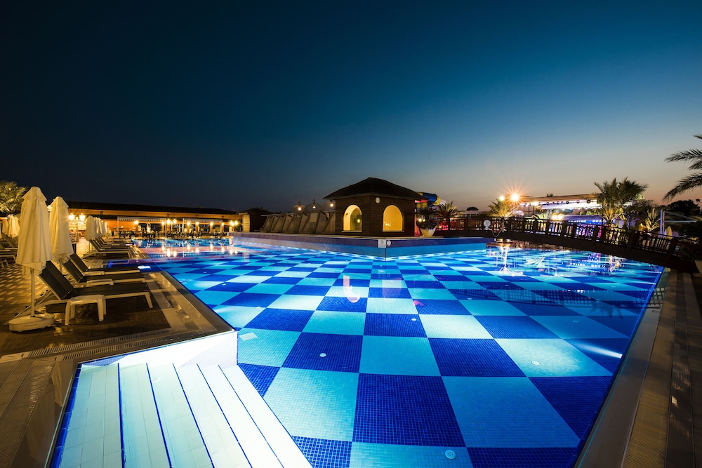 Quattro Beach Spa & Resort - All Inclusive