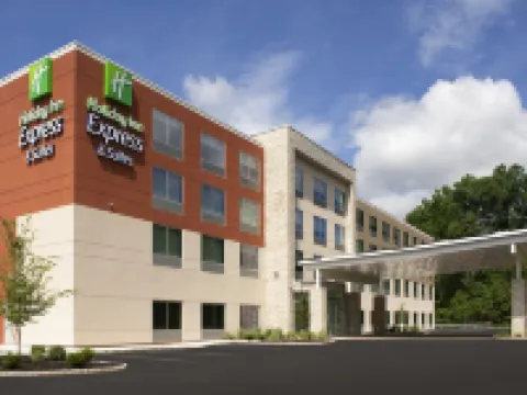 Holiday Inn Express & Suites NORTH BRUNSWICK by IHG Hotels in Middlesex County