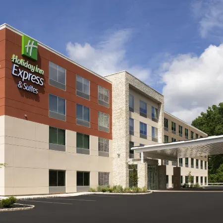 Holiday Inn Express & Suites NORTH BRUNSWICK by IHG