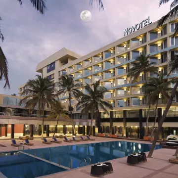 Novotel Mumbai Juhu Beach Hoteles cerca de ISKCON - Sociedad Internacional para la Conciencia de Krishna