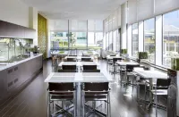 Element Vancouver Metrotown - breakfast