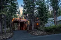 Wolfe by AvantStay 5Mins NorthStar w Hot Tub, Fireplace, 2 Private Decks