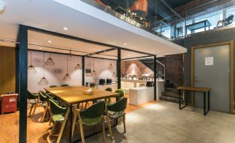 James Joyce Coffetel(Tianjin Railway Station) - Housity