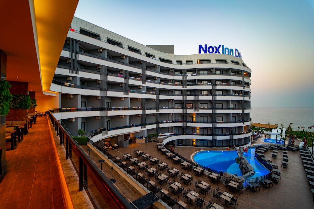 Noxinn Deluxe Hotel