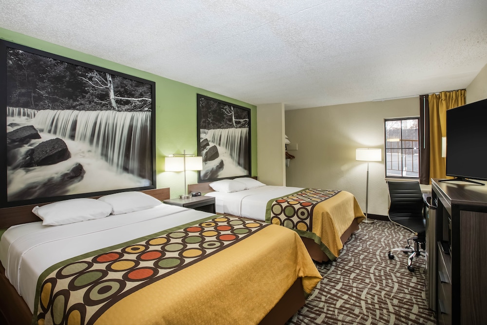 Super 8 by Wyndham Wichita East