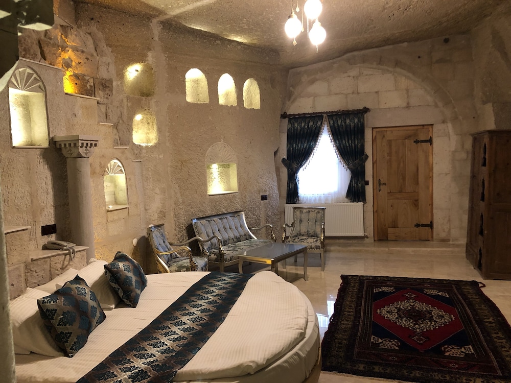 Roma Cave Suite