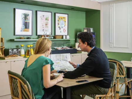 Aparthotel Adagio Paris Haussmann Champs Elysées Отели рядом с достопримечательностью «Le Comptoir General»