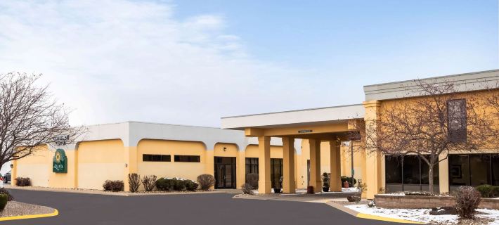 La Quinta Inn by Wyndham Davenport & Conference Center Hotels in Scott County