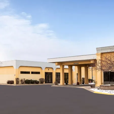 La Quinta Inn by Wyndham Davenport & Conference Center
