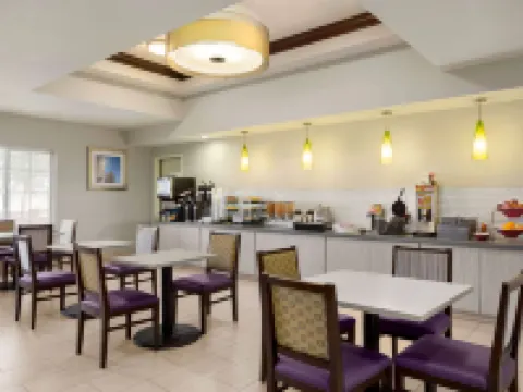 La Quinta Inn & Suites by Wyndham Fresno Northwest Hotels in Fresno