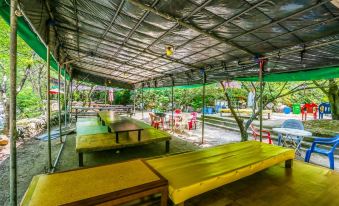 Yangsan (Baenaegol) White House Bed and Breakfast in Woods