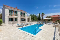 Villa Vjeka Cozy Family Retreat with Heated Pool, Brač Island - Biệt thự