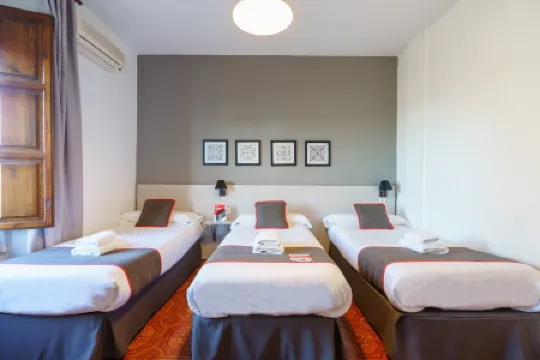 La Perla Granada Suites