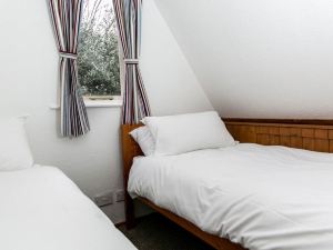 Seaside Chalet - Sleeps 6