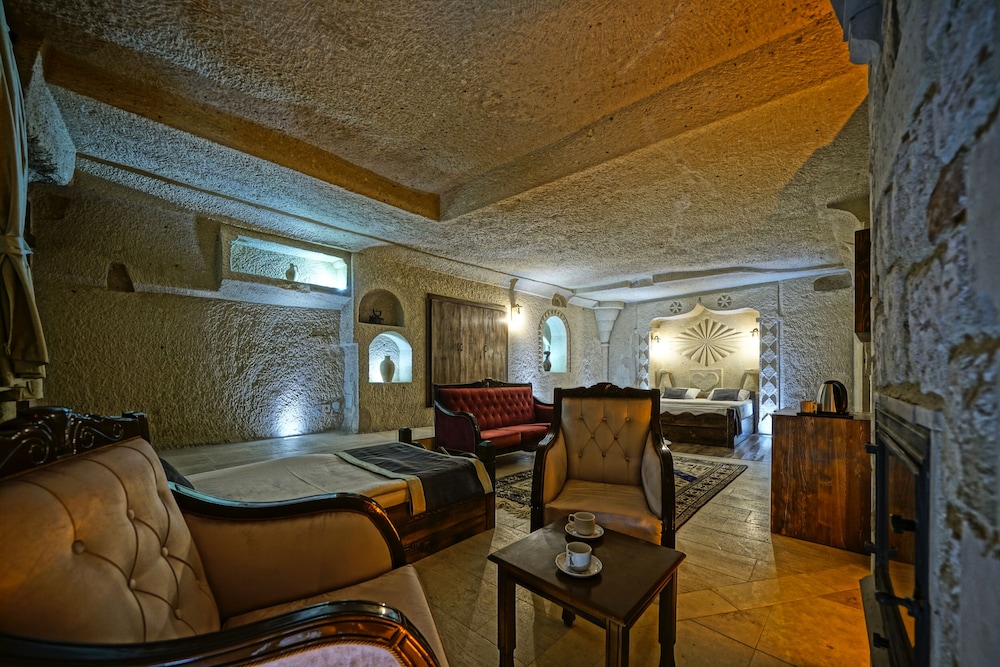 Castle Cave Hotel