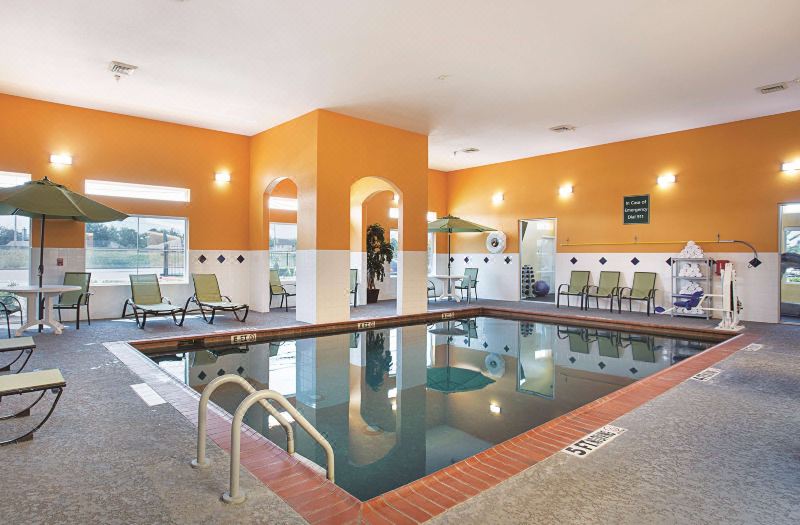 La Quinta Inn & Suites by Wyndham Houston Channelview photo 2