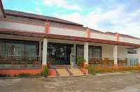 The Golden Lake Hotel - Parkplatz